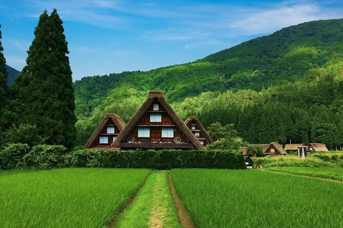 Hida Takayama and Shirakawago One Day Bus Tour From Nagoya