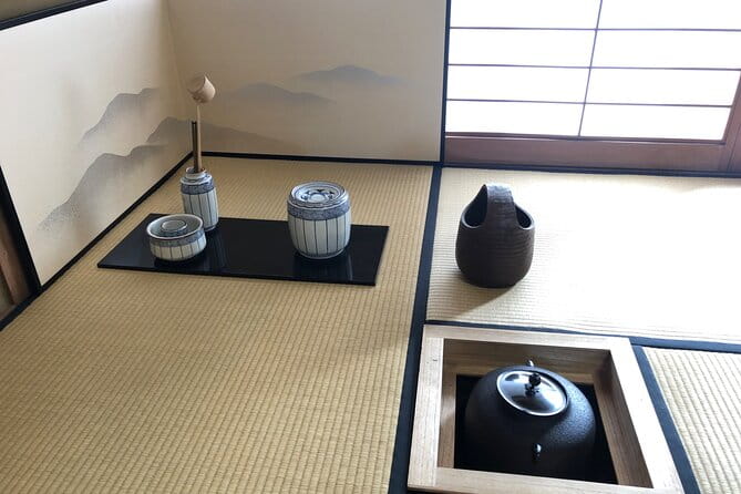 Japanese Style Room Tea Ceremony Class in Marugamemachi