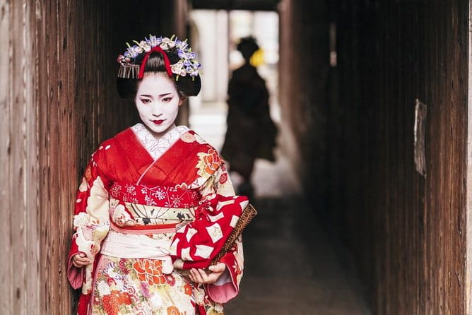 Kyoto Evening Gion Food Tour Including Kaiseki Dinner - Exploring Gions Historic Charm