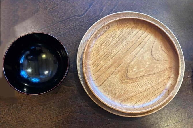 Lacquer Polishing Create Unique Japanese Tableware