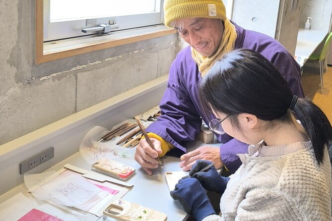 Making a Wooden Carved IPHONE Case in Kawagoe, Saitama