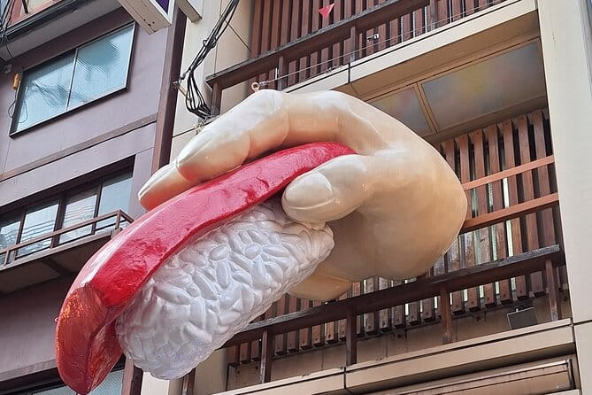 Osaka Kuromon Market With a Chef! - Discovering Kuromon Market