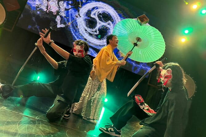 Osaka Night Fusion Japanese Entertainment Show - Audience Engagement