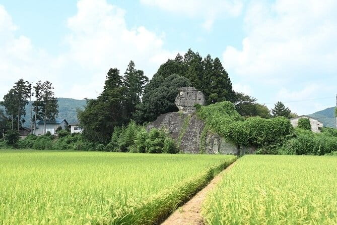 Private Guided Tour at Daruma Rock Scenic Course