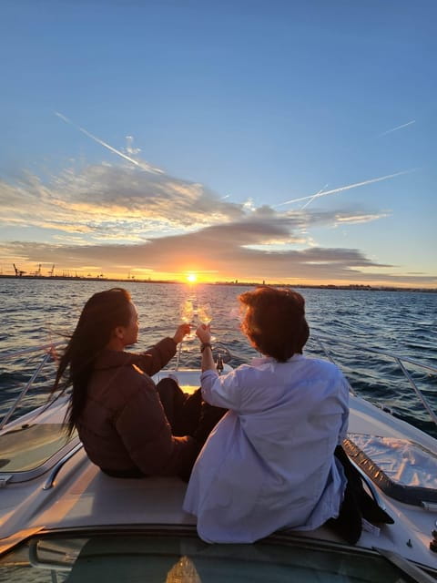 Valencia: Exclusive Sunset Cruise With Drink - Overview and Pricing