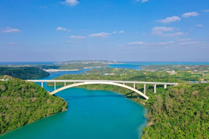 Okinawa Hip-hop Bus A Course Tour｜Churaumi Aqualium,Kori Island - Cape Manzamo Scenic Viewpoint