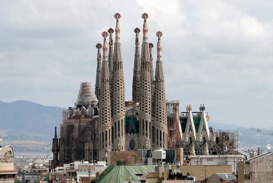 Barcelona: Fast Track Guided Tour of Sagrada Familia