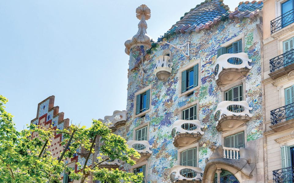 Barcelona: Gaudí Sightseeing Guided Segway Tour - Tour Overview