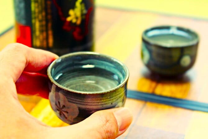 Casual Japanese SAKE Tasting and Snack Experience in Kabukicho
