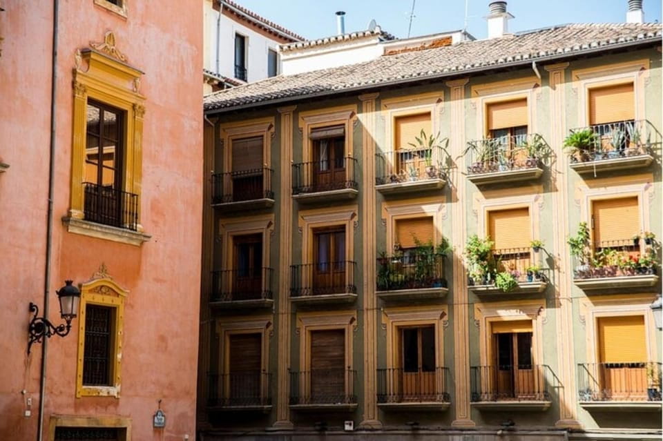 Granada : Albayzin and Sacromonte Walking Tour - Tour Overview and Pricing