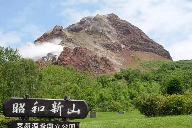 Hokkaido Day Tour From Sapporo: With Bear Park Option