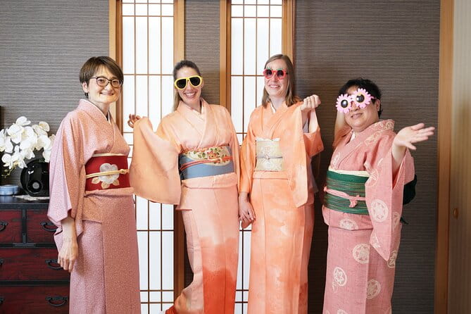 How to Wear a Kimono Lesson at West Side of Tokyo