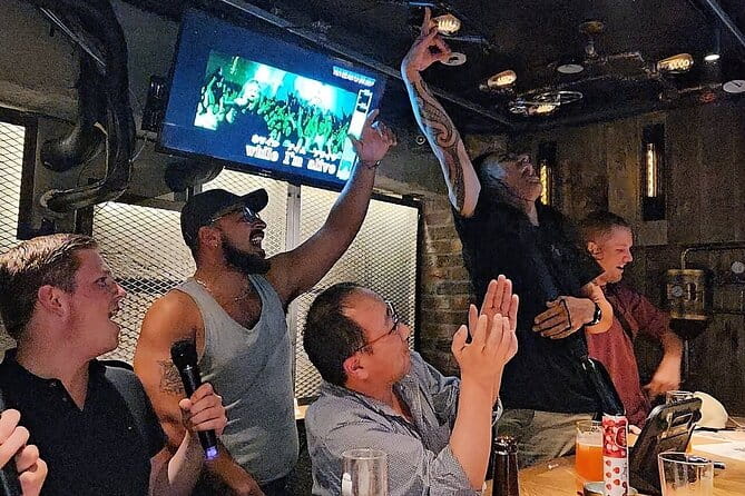 Kabukicho Bar Hopping & Grab a Bite Tour