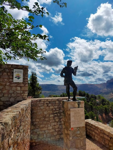 Segura De La Sierra: Highlights Walking Tour - Overview of the Walking Tour
