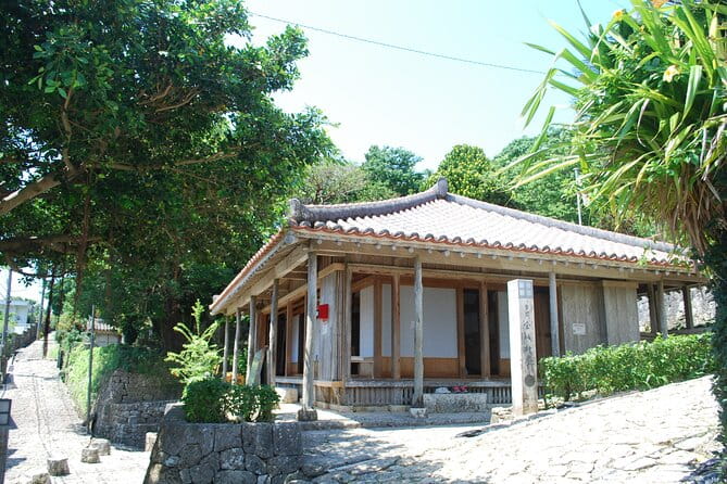 Port Pick-Up: Naha Private Tour Licensed Guide＆ Vehicle - Included and Excluded Expenses