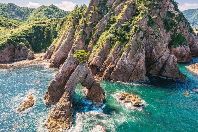 5-Day One Way Bus Trip to North Hyogo From Fukuoka to Hiroshima - Transportation and Accommodation