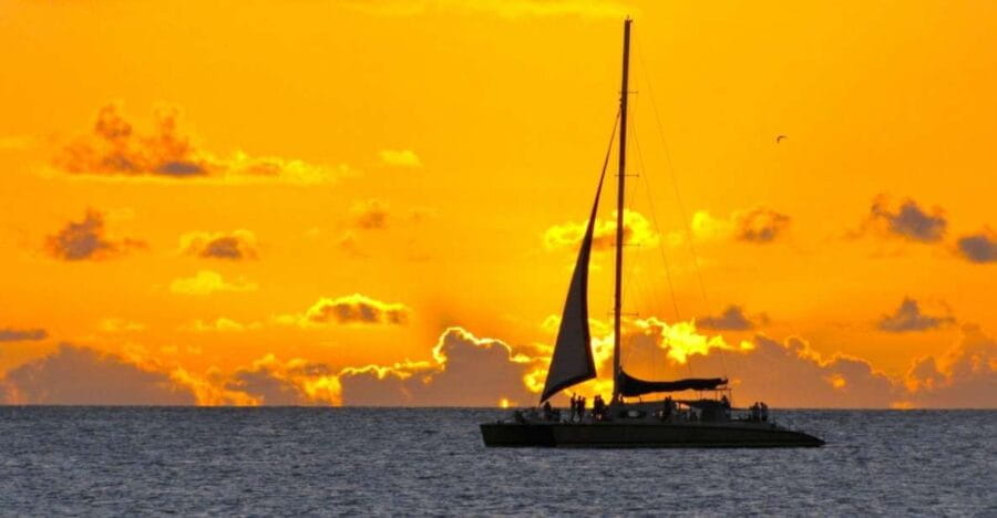 Cambrils: Costa Dorada Sunset Catamaran Cruise With Drinks - Experience Highlights