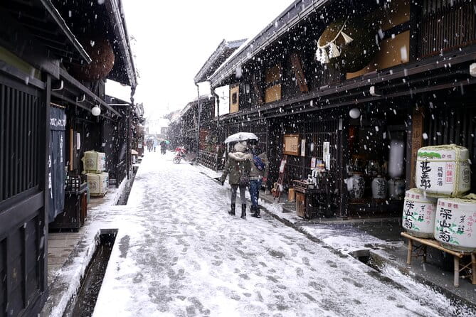 Hida Takayama From Nagoya Bus Ticket Oneway/Raundway - Vehicle Features and Amenities