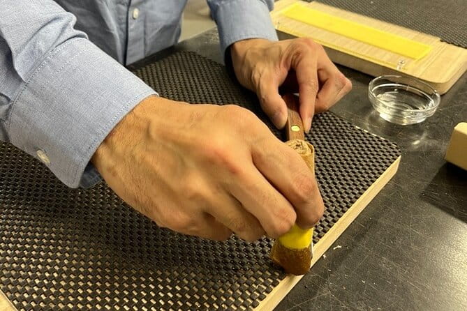 Private Tsubame Sanjo Fruit Knife Making Tour With Licensed Guide - Meeting and Starting the Tour