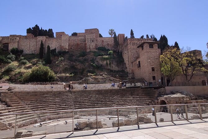 2-Hour French Guided Walking Tour in Malaga - Key points / Takeaways