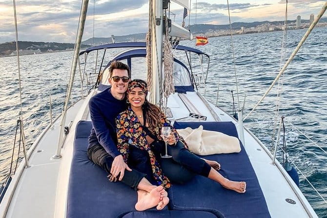 2-Hour Sailing Trip from Barcelona with open bar - Who will love this experience?