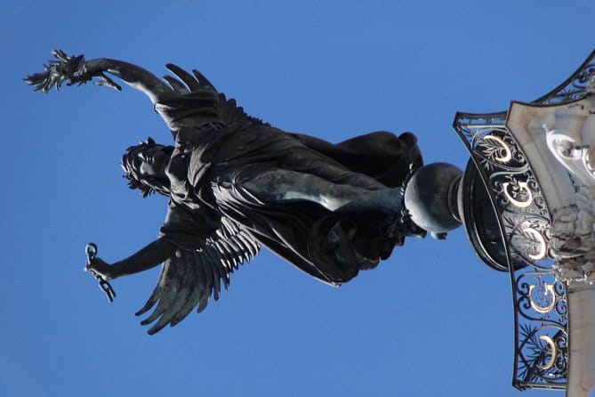 2 hours - Bordeaux Private tour with a native guide - Practical Details & Tips