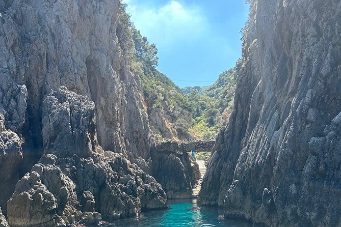 3 hour private boat tour on the island of Capri - The Sum Up