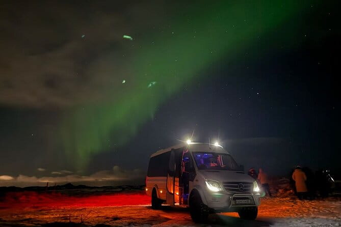 4x4 Minibus Northern Lights with Photo and snacks from Reykjavik - Price and Value