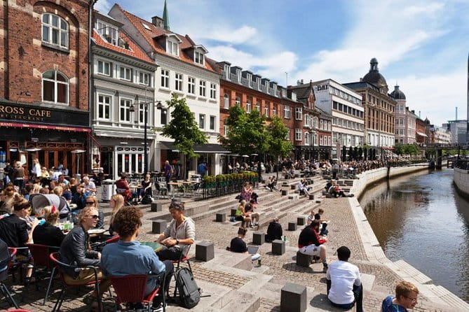 Aarhus Private Transfer from Aarhus (AAR) Airport to City centre - Who Should Consider This Service?