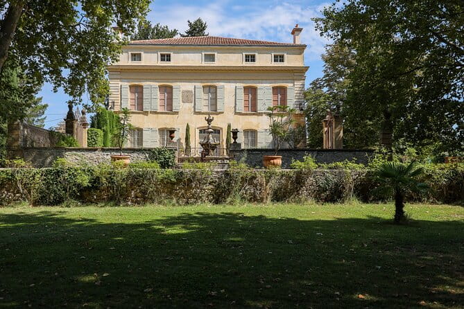 Aix-en-Provence old town, wine & art of Châteaux Beaupré & Bonisson private tour - Visiting Château de Beaupré: Provençal Wines and History