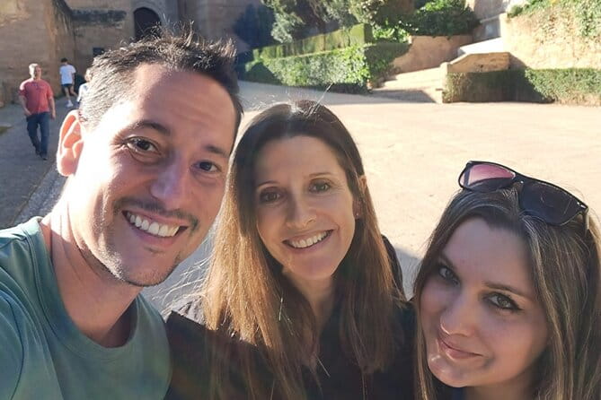 Alhambra Unique Experience: Private visit with official guide - FAQ