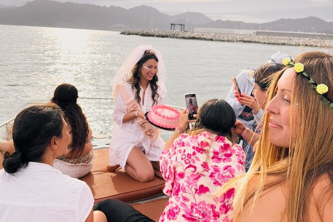 Bachelorette party, boat party in Salerno with aperitif and tapas - Who Is This Experience Best For?