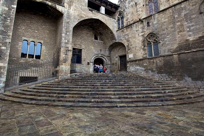 Barcelona Private Gothic Quarter Tour with Flamenco Show - Exploring Barcelona’s Gothic Quarter in Depth