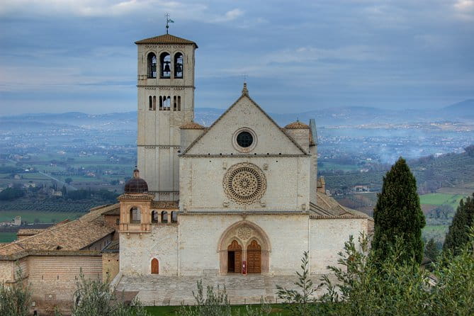 Basilica of Saint Francis in Assisi - Private Tour - Visiting the Upper and Lower Churches