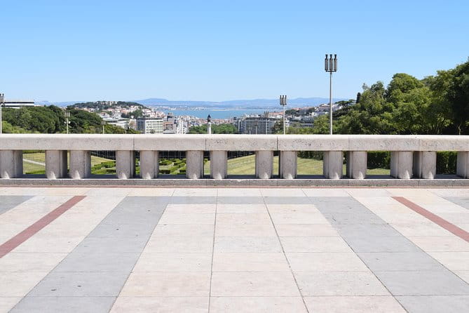 Be a local in Lisbon - Private Tour - Exploring Carmo Ruins: A Touch of the Past