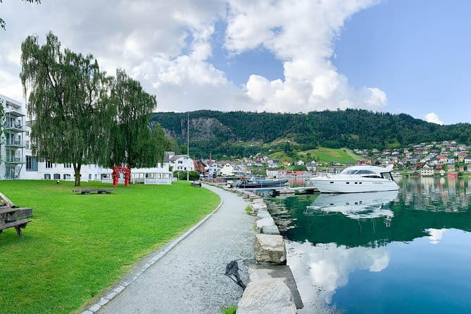 Bergen to Hardangerfjord VIP car + private yacht Fjord cruise - Price and Practical Considerations