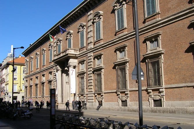 Best of Milan audio tour: From the gorgeous Duomo to Castello Sforzesco - Passing through Historic Squares