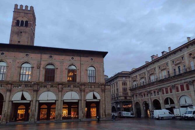 Bologna's Ancient and Recent History: A Self-Guided Audio Tour - Discovering Bologna’s University and Scientific Heritage