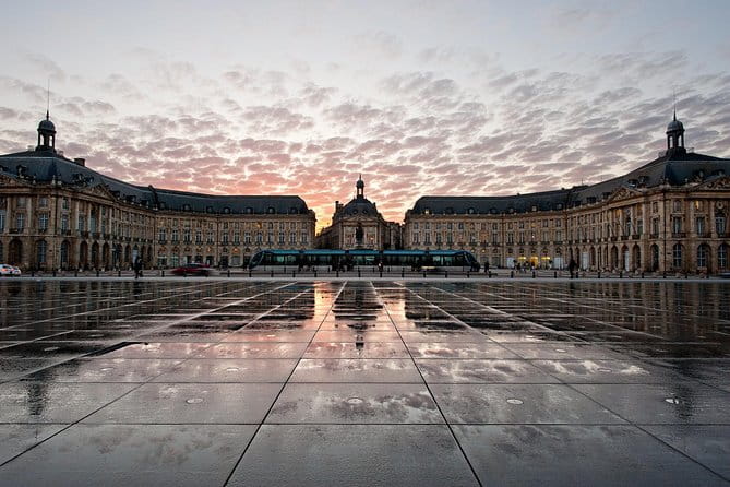 Bordeaux historical walking tour - The Value of a Private Tour in Bordeaux