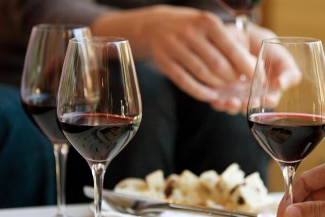 Bordeaux: Wine Tour and Tasting - Logistics, Accessibility, and Group Size