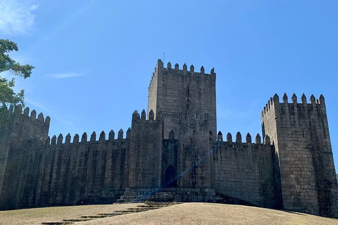 Braga/Guimarães: 1 Day with Lunch + farm and wine tasting - Discovering Guimarães: The Birthplace of Portugal