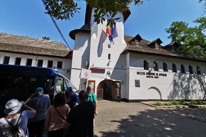 Bucharest Highlights Half-Day City Tour with Pickup - A Closer Look at the Itinerary