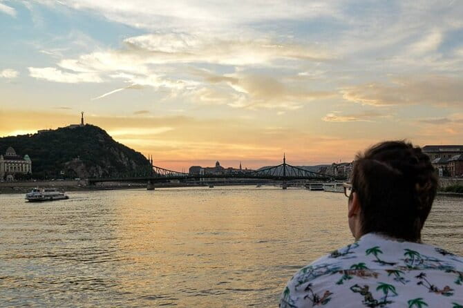 Budapest Sunset Danube Cruise with Unlimited Prosecco - Who Will Love This Cruise?