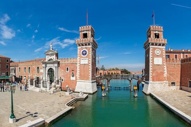 Departure Transfer: Venice to Marco Polo Airport VCE (Luxury Van) - Who Will Love This Experience?