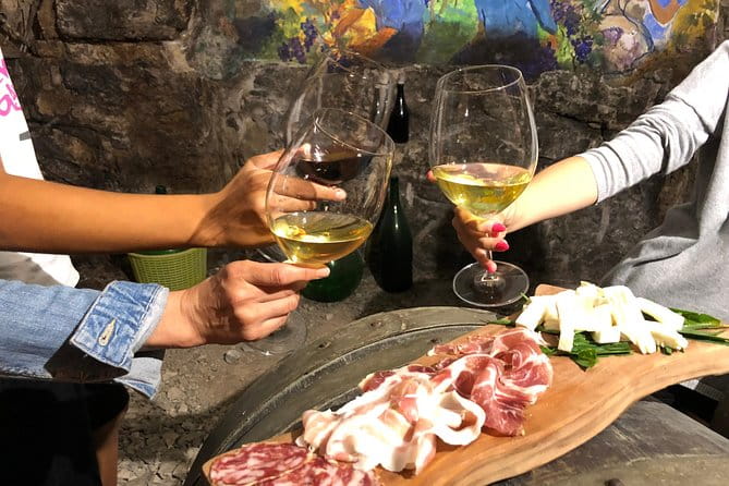 Dine in our Family run Farmhouse - Traditional organic Food & Wine - Key Points