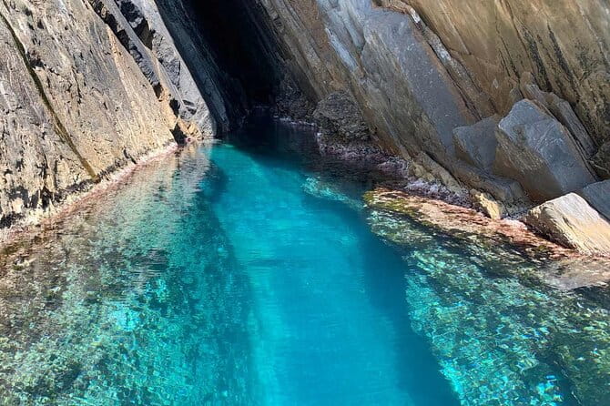 Dinghy tour to Buggerru in Southern Sardinia - An In-Depth Exploration of the Buggerru Dinghy Experience