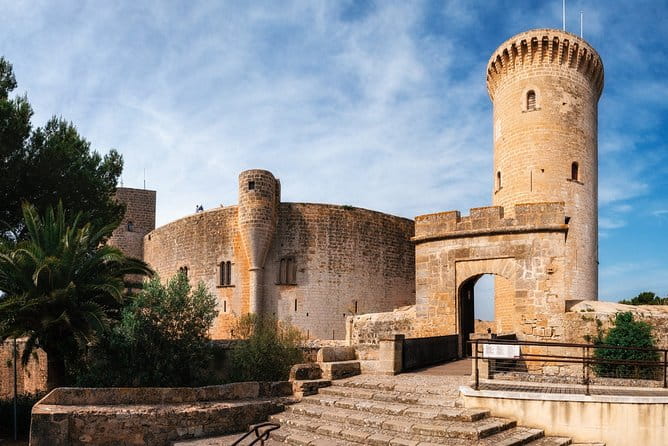 Discover the major cultural attractions of Palma De Mallorca on a Private Tour - Exploring Palma de Mallorca: What the Tour Offers