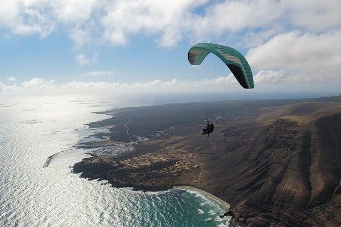 DISCOVERY FLIGHT tandem paragliding Lanzarote with pro pilot - A Closer Look at the Experience