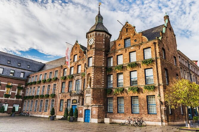 Düsseldorf Scavenger Hunt and Highlights Self-Guided Tour - Discovering Düsseldorf: A Playful Approach to Sightseeing