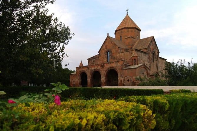 Echmiadzin, Zvartnots, Khor Virap - Zwartnotts Temple: A Masterpiece of Medieval Architecture